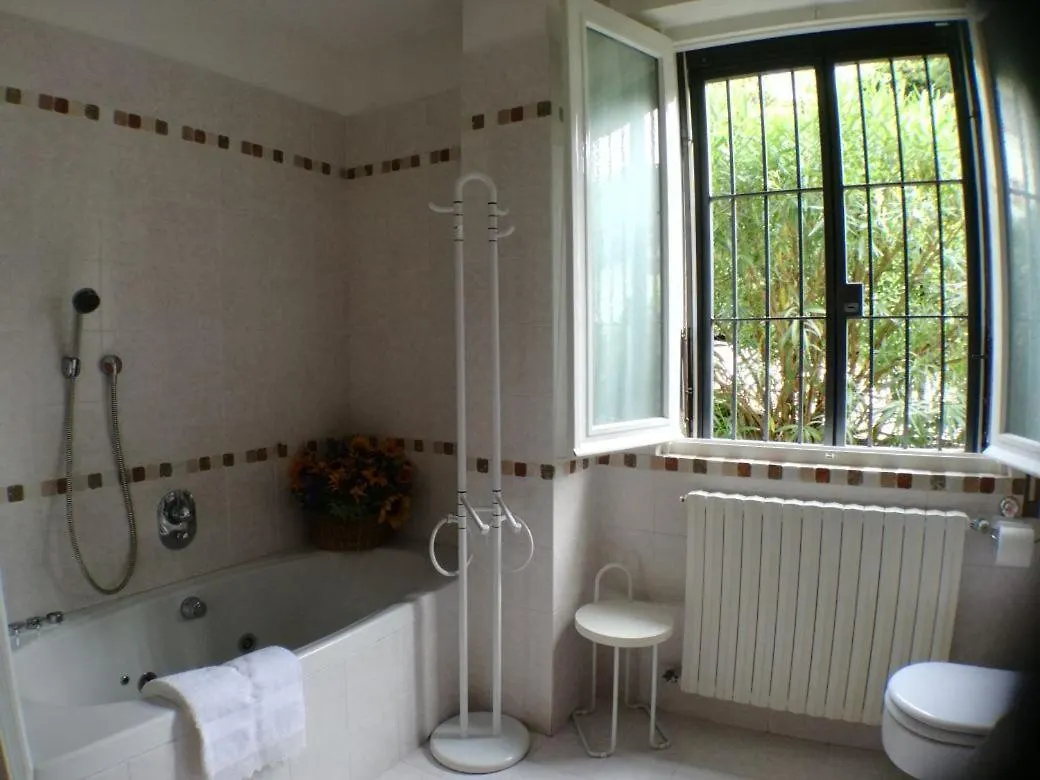 Apartment Appartamento Sari Como Italy